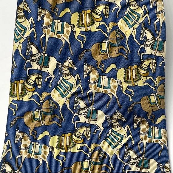 Salvatore Ferragamo Men’s Silk Neck Tie Blue with Tan and Brown Horses - Picture 4 of 6